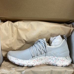 Merrell cloud knit sneakers confetti design women’s size 10.❤️‍🔥NEW in BOX❤️‍🔥